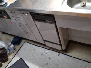 30㎝食洗機を45㎝食洗機に取替える　I型キッチン　施工前　フロントオープンタイプ